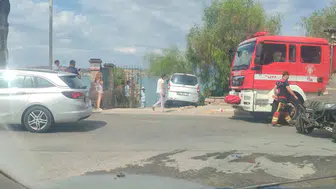 Ayvalık'ta korkutan kaza: Bahçeye uçan araçtan mucizevi kurtuluş