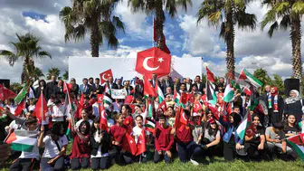 Maltepe semalarında barış çığlığı: 400 uçurtma Gazze'deki çocuklar için yükseldi
