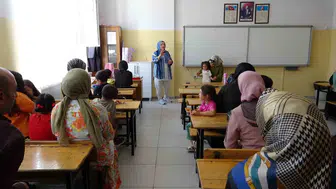 Van'da okul sıralarında ilk gün telaşı: Miniklerin büyük heyecanı