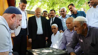 Vali Küçük'ten Kahta'da saha mesaisi: Esnafla dertleşti, öğrencilerle top koşturdu