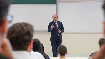Erzurum Teknik Üniversitesi'nde yeni dönem: Rektör Çakmak'tan tarihi ilk ders