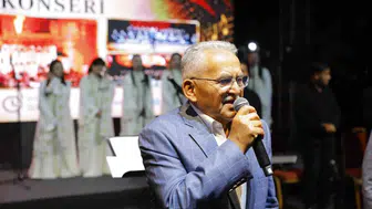 Kayseri'de Fuar38 Coşkusu: Başkan Büyükkılıç'tan Minik Ziyaretçiye Sürpriz Hediye