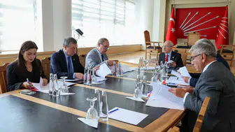 CHP Genel Merkezinde Kritik Ekonomi Zirvesi: Kılıçdaroğlu Kurmaylarıyla Bir Araya Geldi