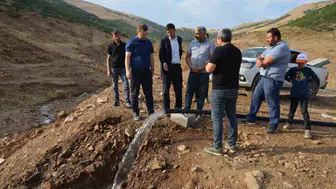 Tatvan'da köy yollarından su hatlarına kadar büyük değişim: Kaymakam Demirer sahaya indi