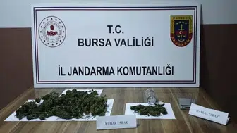 İnegöl'de zehir tacirlerine jandarma darbesi: Evinden uyuşturucu fışkırdı