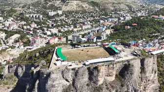 Uçurumun kenarında devasa ödül: 250 metre yükseklikteki arenada nefes kesen final