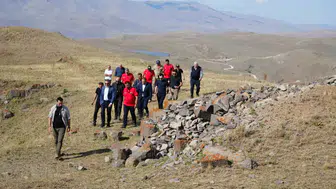 Erzurum'un zirvesinde tarihi nöbet: Adrenalin tutkunları ecdat yadigarına siper oldu