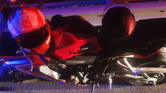 Bilecik yolunda gece yarısı kaza: Motosiklet bariyerlere savruldu