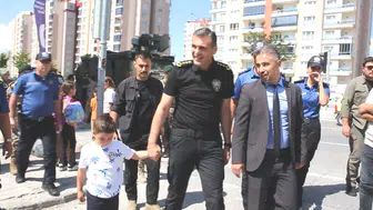 Minik Çınar'ın ilk okul günü: Emniyet Müdürü Aydın şehit emanetini yalnız bırakmadı