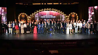 Antalya'da Sanatın Kalbi Kepez'de Attı: Sahne Emekçileri İkinci Kez Taçlandırıldı