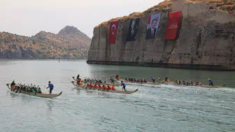 Fırat'ın Sularında Dev Organizasyon: 4 Bin 440 Sporcu Rumkale'de Buluştu