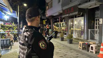 Uşak sokaklarında geniş çaplı operasyon: Aranan şahıslara ve kaçak silahlara geçit yok