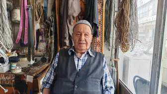 92 yaşında bir ömür: Bastonuna yaslanıp unutulmaya yüz tutmuş zanaatını ayakta tutuyor