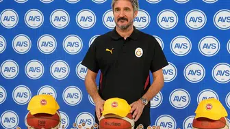 Galatasaray'ın İtalyan Mimarı Pozzecco'dan İddialı Hedef: Avrupa'nın Zirvesi ve Taraftarın Gücü