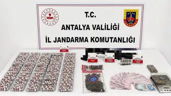 Antalya'da evlerini laboratuvara çevirmişler: Uyuşturucu tacirlerine jandarma baskını