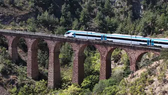 Rayların yerli gururu hız sınırlarını zorluyor: 250 kilometre barajı aşıldı