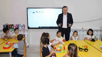Minik öğrencilerin okul heyecanı Yunusemre'de Başkan Balaban ile paylaşıldı