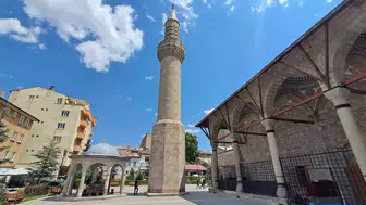 Erzurum'un asırlık sırrı: Cami minareye değil, minare camiye ev sahipliği yapıyor