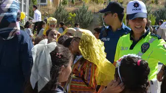 Palu'da öğrencilerin güvenliği için polis alarma geçti