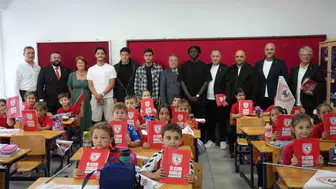 Miniklerin Kırmızı-Beyaz Heyecanı: Samsunspor Okul Sıralarına İndi