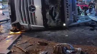 Manavgat'ta dehşet anları: Kavşaktaki kaza durağı enkaza çevirdi