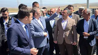 Kars'ın kırsalında ulaşım devrimi: Yağlıca Köyü'nde beton yol dönemi resmen başladı