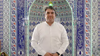 Cami kapısında başlayan tesadüf: Bir gencin arayışı binlerce gence umut oldu