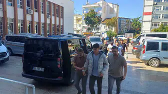 Lise önünde pompalı tüfek paniği: Polisi görünce minibüsün altına sakladılar