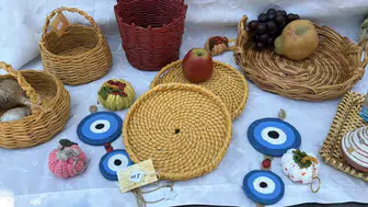 Çöpe gidecek kağıtlar onun ellerinde sanat eserine dönüşüyor