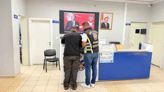 Dakikalarca ambulansın önünü kesti: Bedeli ağır oldu