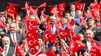 Afyonkarahisar'da okul zili çaldı: 142 bini aşkın öğrenci için yeni dönem başladı