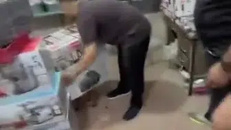 Oturakçılar Pazarı'nda sabah şoku: Esnaf dükkanını su içinde buldu