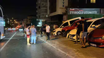 Alanya'da gece yarısı dehşeti: Kontrolden çıkan otomobil galeriye daldı