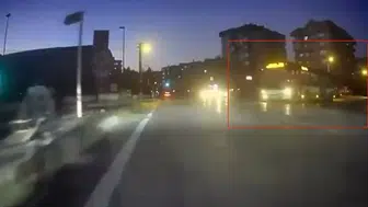 Kırmızı ışıkta geçip bir de meydan okudu: O şoföre ağır fatura