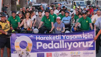 Manisa sokaklarında iki teker üzerinde çevre mesajı: Başkanlar ve vatandaşlar aynı rotada buluştu
