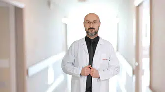 Bacaklarınızdaki o sızı sadece yorgunluk olmayabilir: Varisin gizli tehlikeleri