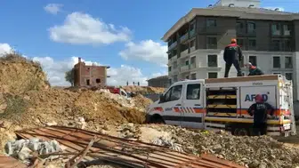 Başakşehir'de korkutan göçük: Bir işçi için zamana karşı yarış sürüyor