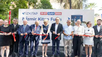 İzmir'de Edebiyat Rüzgarı: Kültürpark Kitap Tutkunlarını Ağırlıyor
