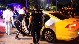 Adana sokaklarında geniş çaplı operasyon: 64 şüpheli kıskıvrak yakalandı