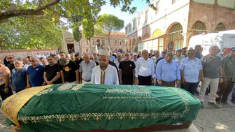 Ayvalık'ta hüzünlü veda: Münevver Benli son yolculuğuna uğurlandı