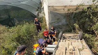 Kadirli yolunda korkunç kaza: Tarlaya uçan araçtan sağ çıktılar
