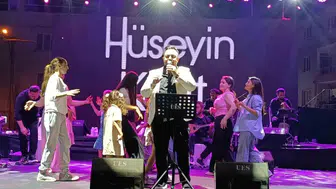 Selendi'de kurtuluş coşkusu: Başkan Daban sahneye çıktı, meydan yıkıldı