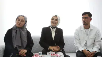 Bakan Göktaş'tan sürpriz ziyaret: Evlilik kredisini kullanan çiftin yuvasına ilk konuk oldu