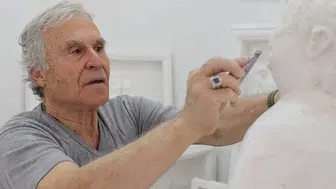 Manisa'nın sokaklarına ruhunu üfleyen adam: 82 yaşında bir sanat çınarı