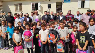 Dicle'de okul zili coşkuyla çaldı: Minik öğrencilerin ilk gün heyecanına protokol ortak oldu