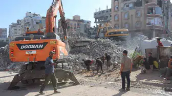 Gazze'de zamana karşı yarış: Enkaz altından 45 kişi sağ çıkarıldı