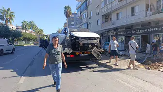 Alanya'da dehşet anları: Kontrolden çıkan araç durağı adeta biçti