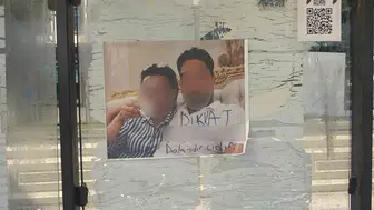 Adana'da durak camındaki gizemli afiş: İfşa mı yoksa kişisel bir hesaplaşma mı?