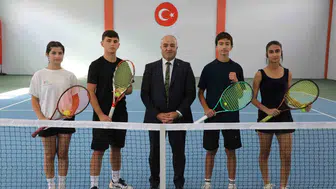 Doğu Anadolu'nun tenis yıldızları Ağrı'da buluştu: 66 sporcu kortta ter döküyor