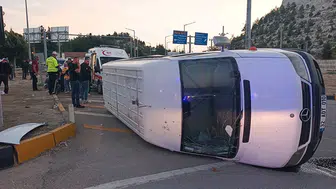 Burdur'da sabahın ilk ışıklarında korkunç kaza: Tarım işçilerini taşıyan araçlar çarpıştı